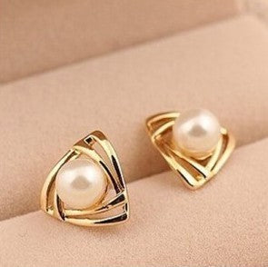 Triangular pearl stud earrings