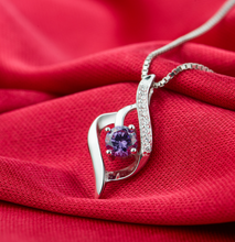 Load image into Gallery viewer, Heart-shaped pendant
