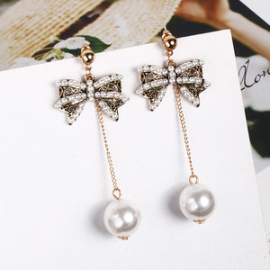 Pearl bow stud earrings