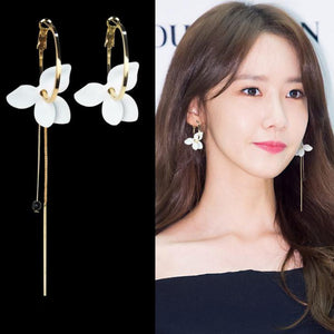 Asymmetric flower earrings