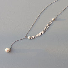 Load image into Gallery viewer, Phoenix Tail Pearl Clavicle Necklace
