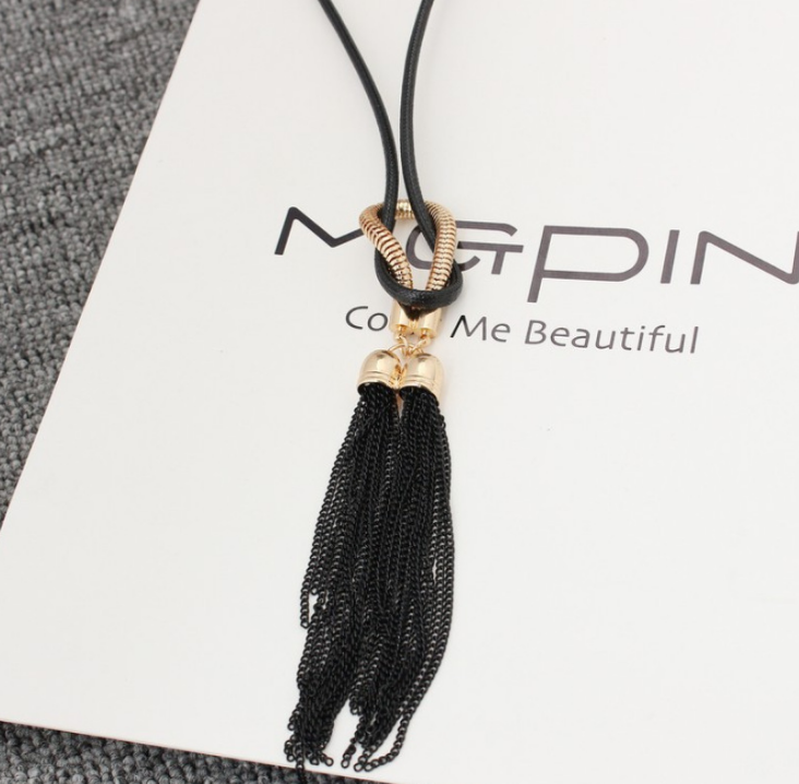 Knotted tassel necklace