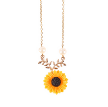 Load image into Gallery viewer, Pearl Sun Flower Necklace
