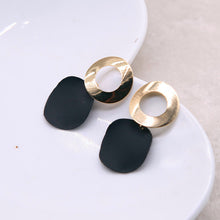 Load image into Gallery viewer, Geometric Disc Earrings
